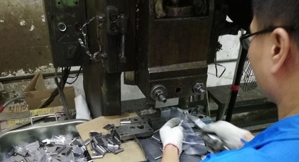 提倡天道酬勤,勤能補拙觀念，提高東莞合頁,東莞鉸鏈,東莞不銹鋼合頁的生產能力