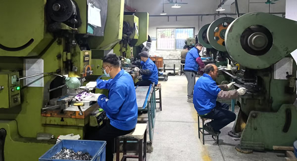 廣有五金火了！阿里實(shí)拍揭秘：好合頁是這樣造出來的|廣有五金&東莞合頁?